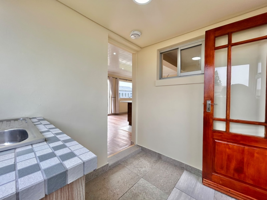 To Let 2 Bedroom Property for Rent in Zeekoevlei Western Cape